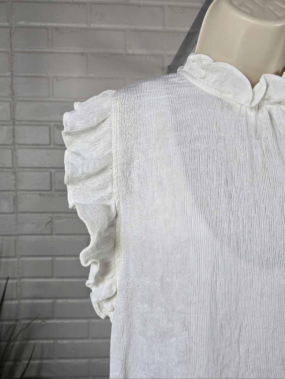 THML Ivory Textured Ruffle Sleeve Blouse Large - Picture 5 of 8